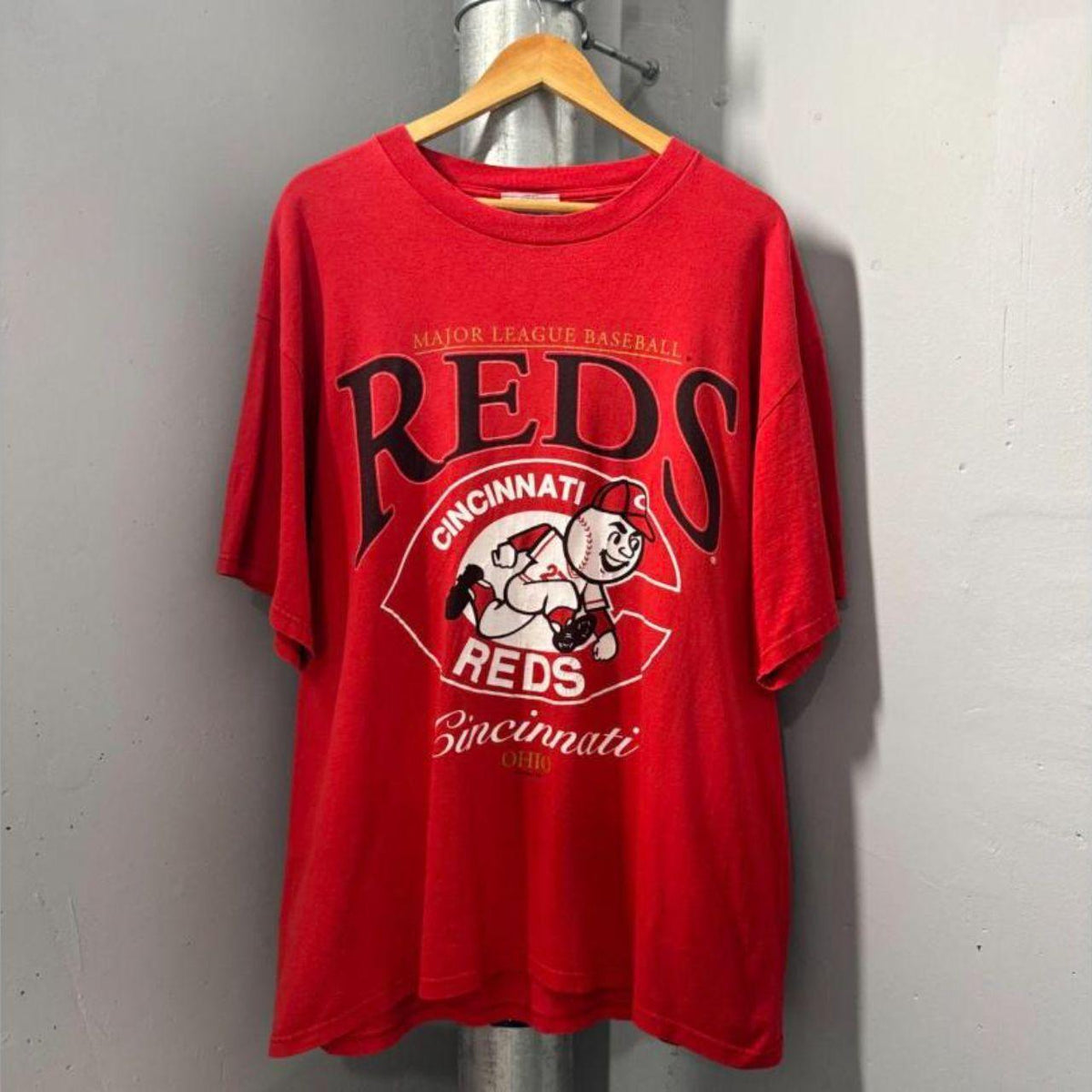 Vintage 90s Cincinnati Reds Graphic T-Shirt - Image 1