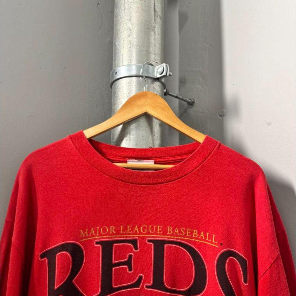Vintage 90s Cincinnati Reds Graphic T-Shirt - Image 2