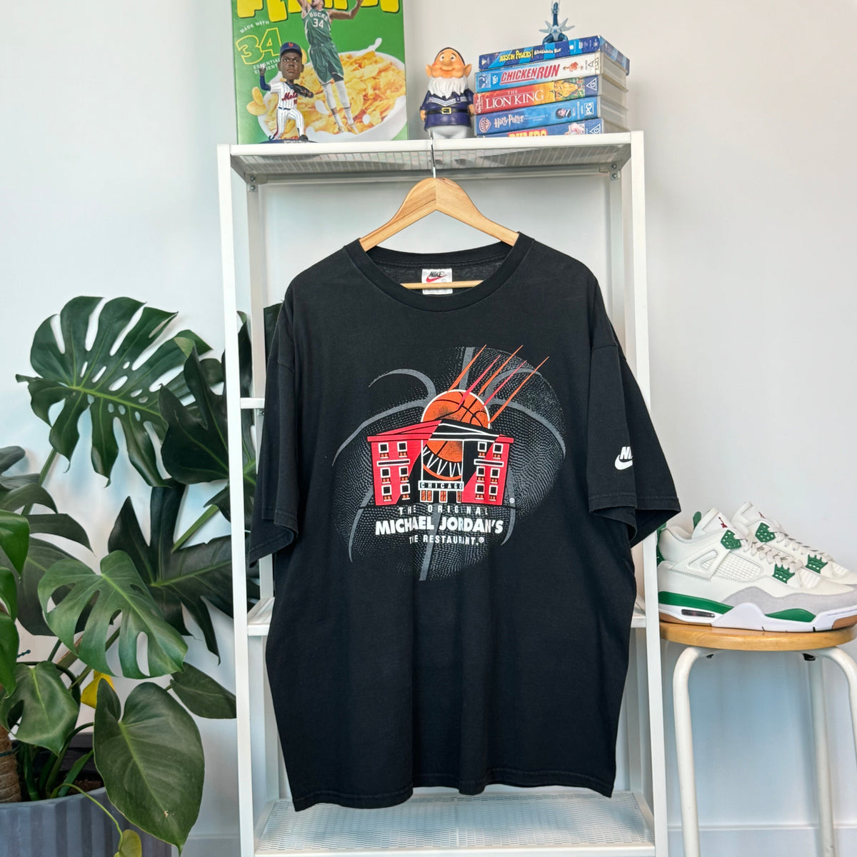 Vintage Michael Jordan Restaurant T-Shirt – L